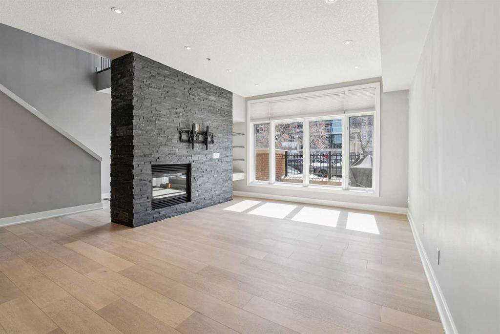 660 Eau Claire Avenue SW #103 photo 4