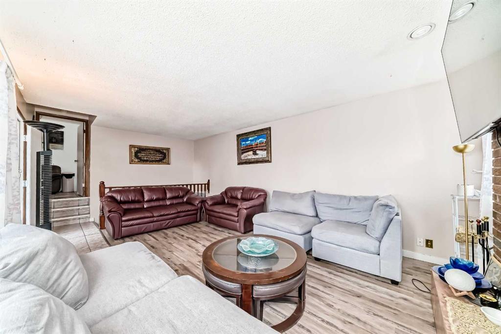 5411 Temple Road NE photo 4