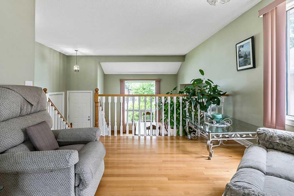 141 Shawfield Way SW photo 5