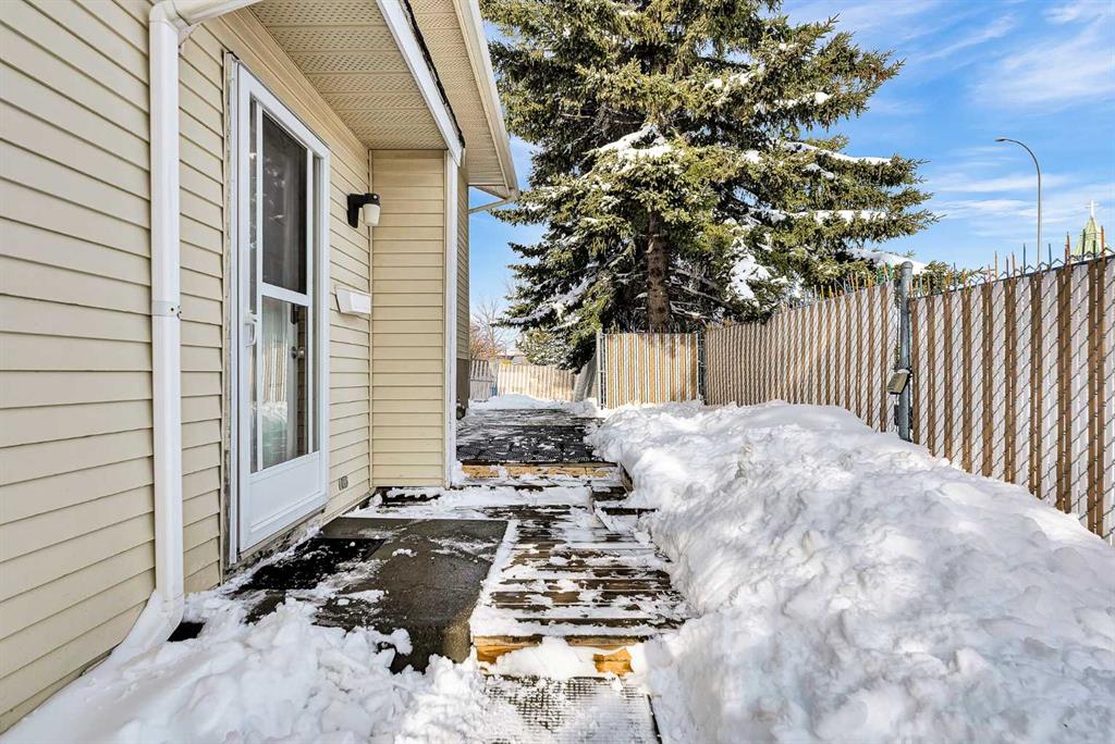 295 Edgepark Boulevard NW photo 3