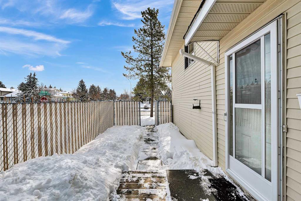 295 Edgepark Boulevard NW photo 4