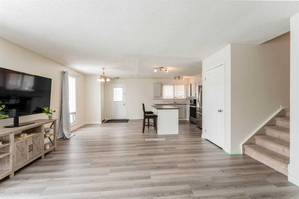 147 Templewood Drive NE photo 3