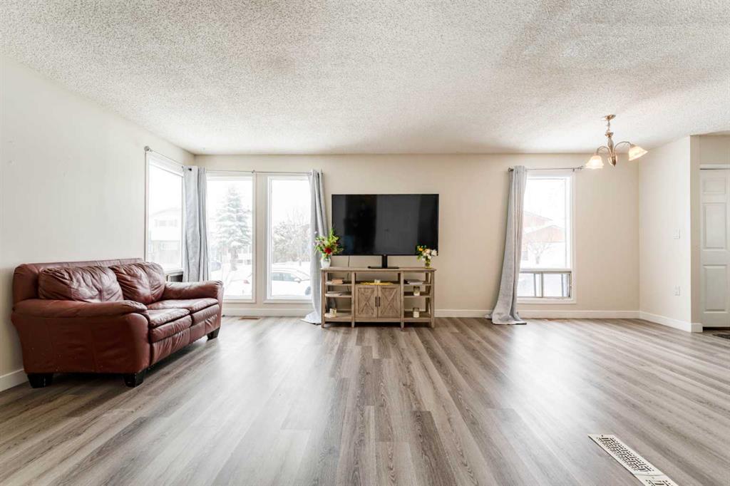 147 Templewood Drive NE photo 5