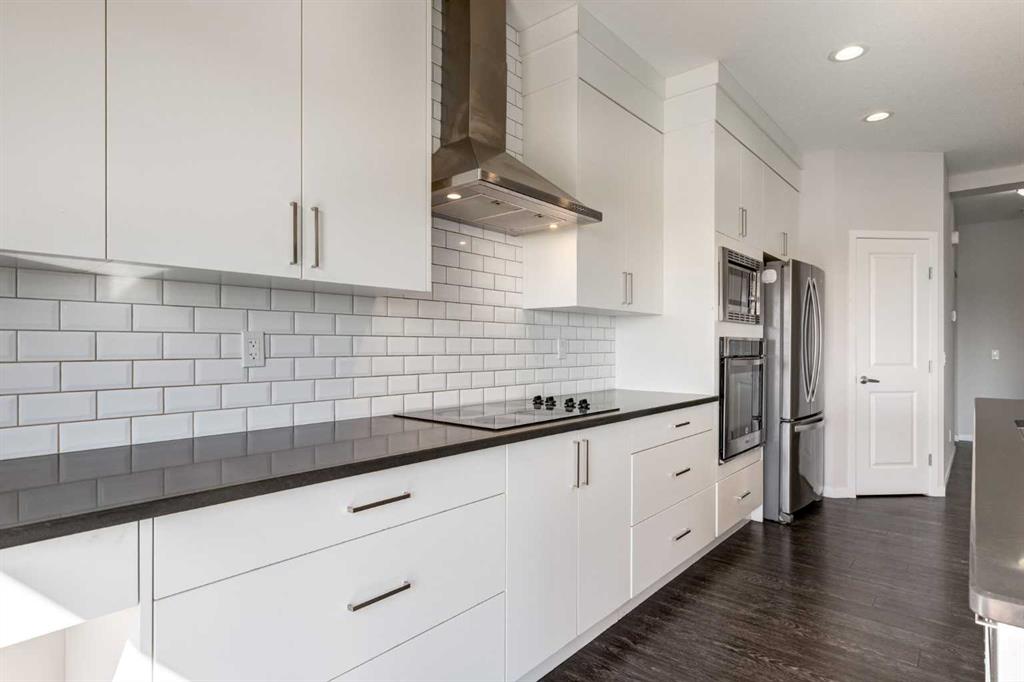 70 Howse Common NE photo 5