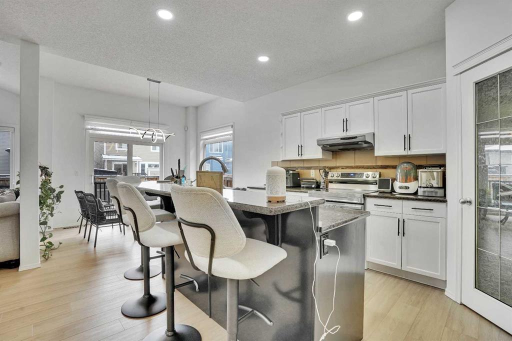 31 Skyview Shores Gardens NE photo 4