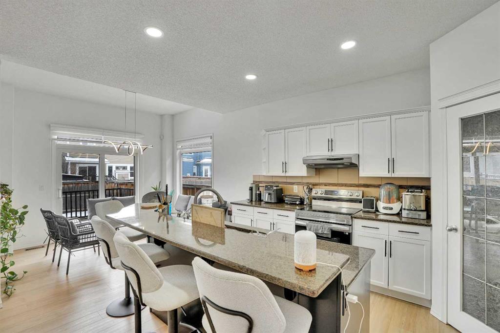 31 Skyview Shores Gardens NE photo 5