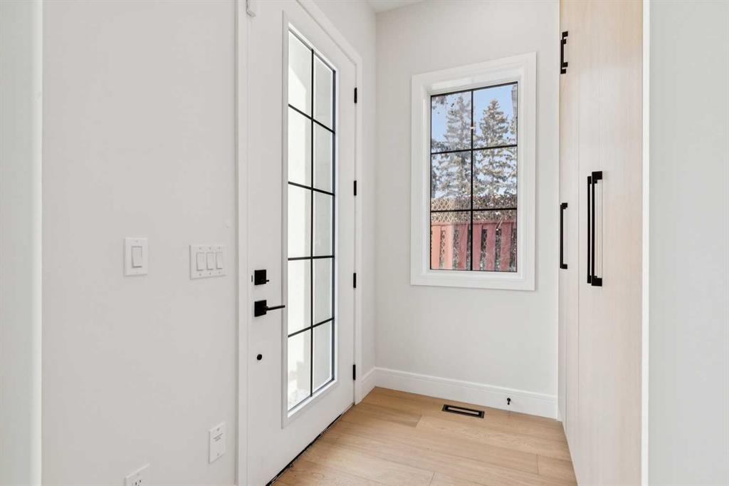2810 38 Street SW photo 3