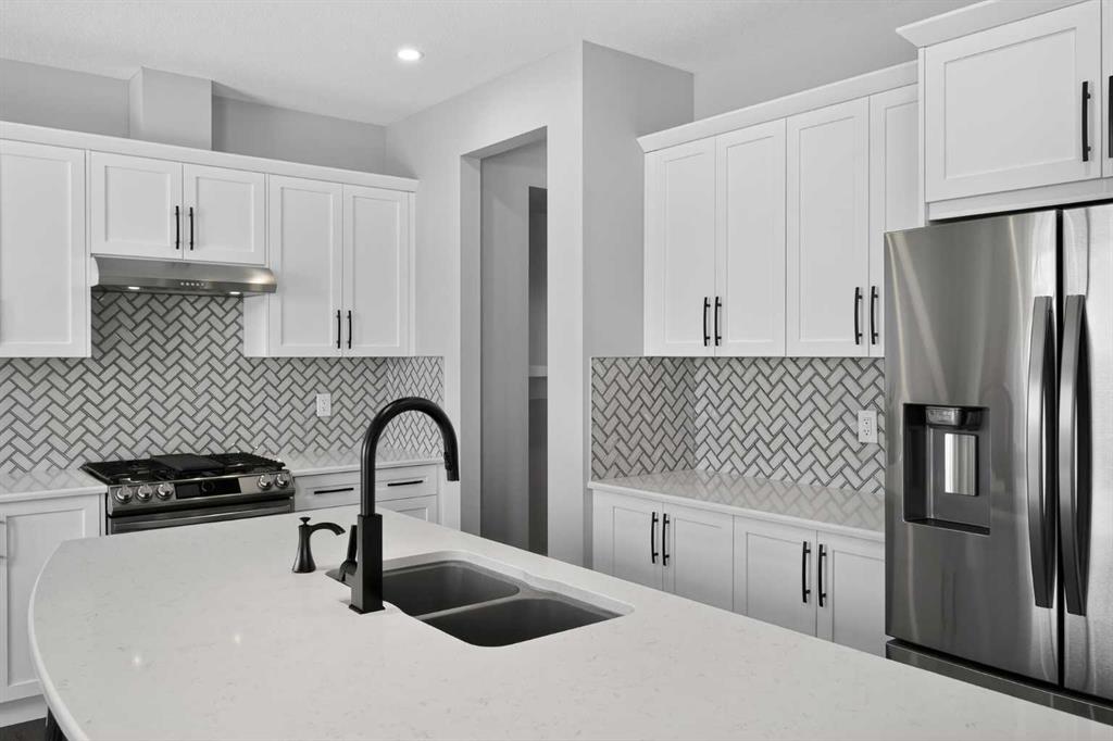 154 Yorkstone Way SW photo 2