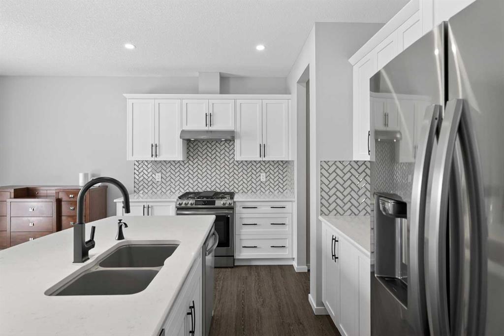 154 Yorkstone Way SW photo 3