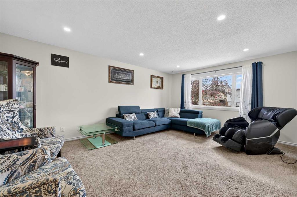 5835 28 Avenue NE photo 5