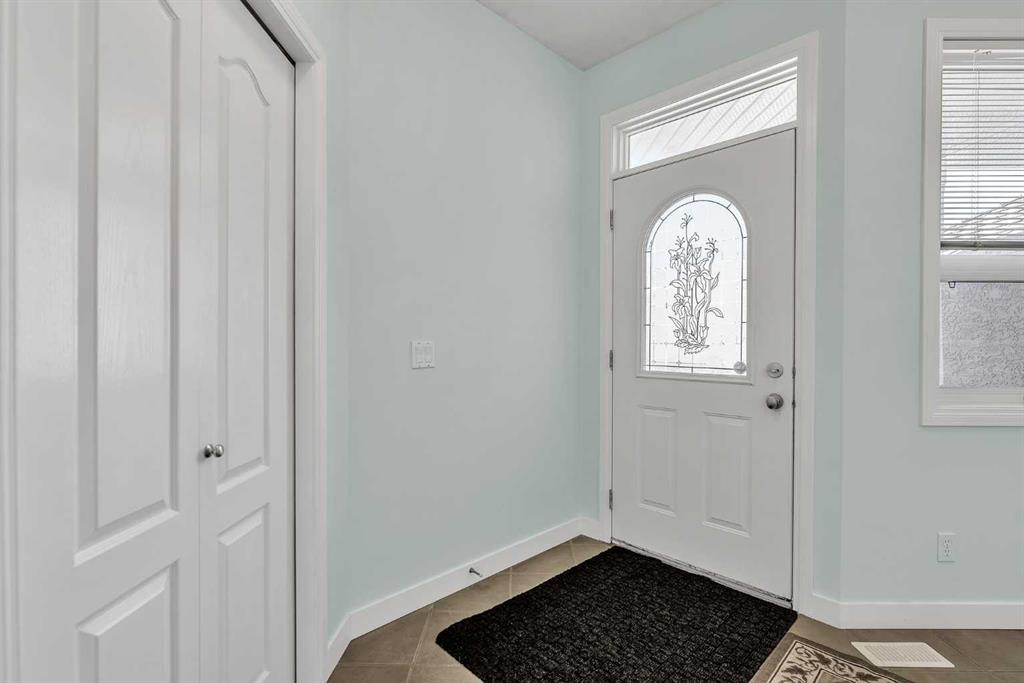 34 Royal Manor NW photo 3