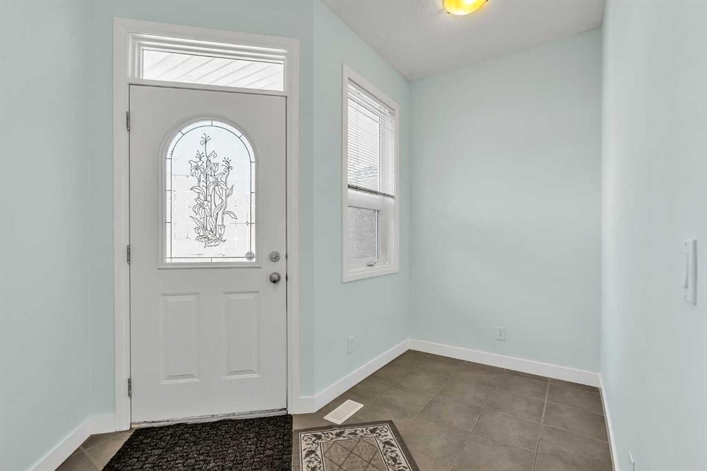 34 Royal Manor NW photo 4