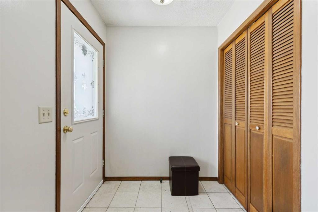 156 Falshire Close NE photo 3