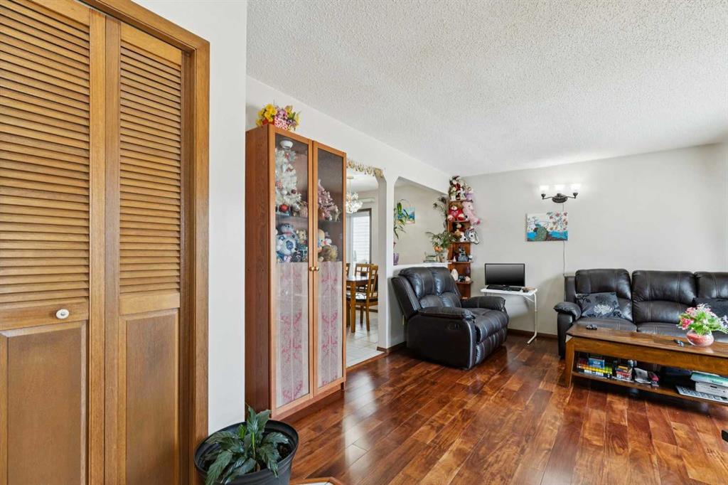 156 Falshire Close NE photo 4