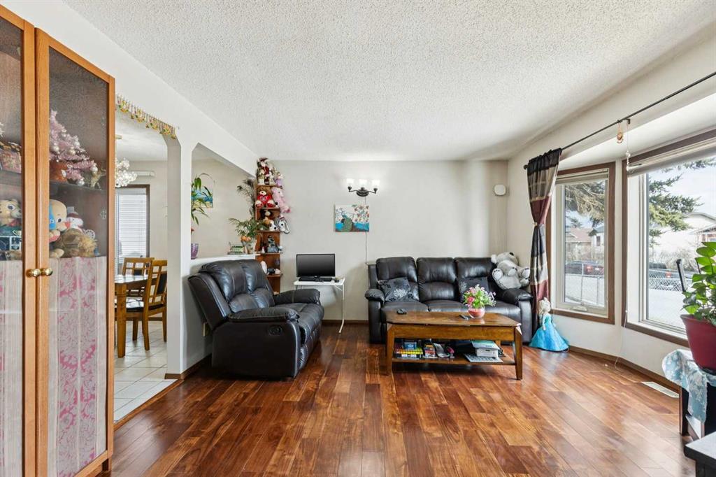 156 Falshire Close NE photo 5