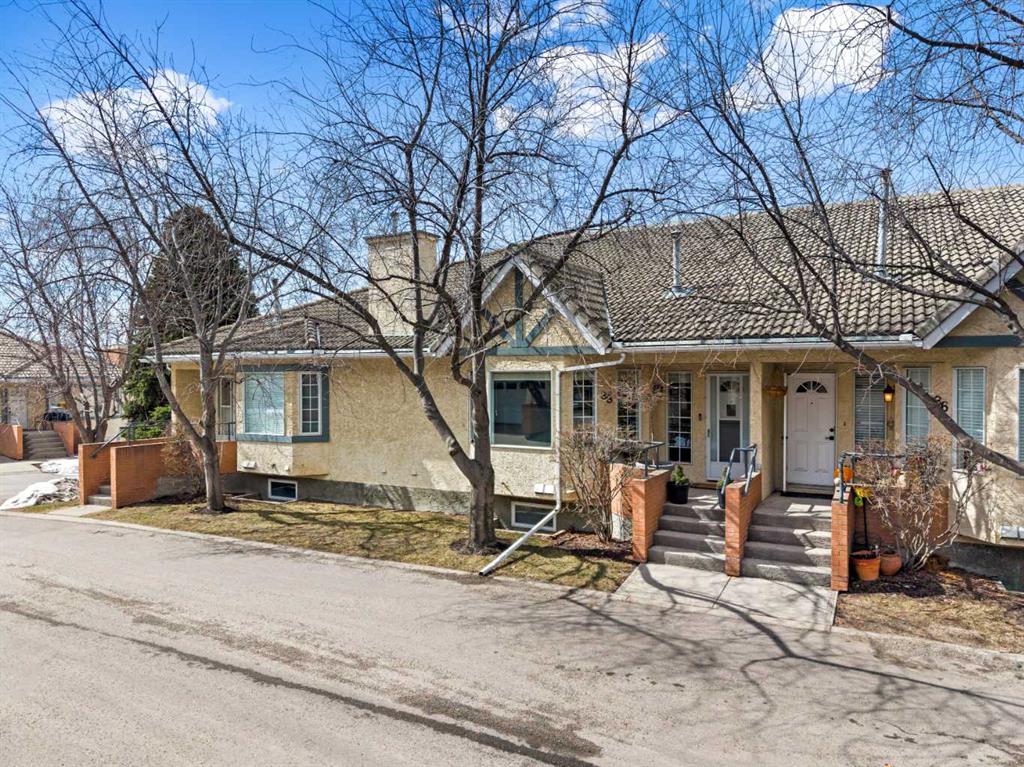 38 Richelieu Court SW photo 2