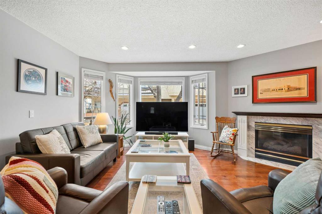 38 Richelieu Court SW photo 5