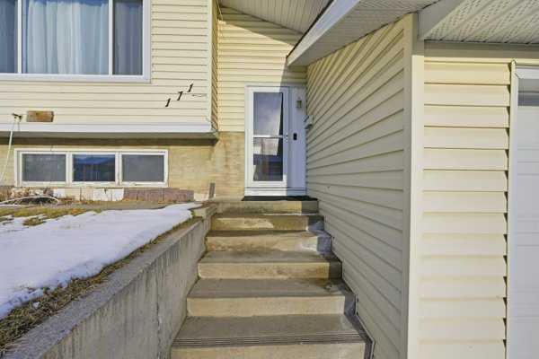 171 Rundlefield Crescent NE photo 4