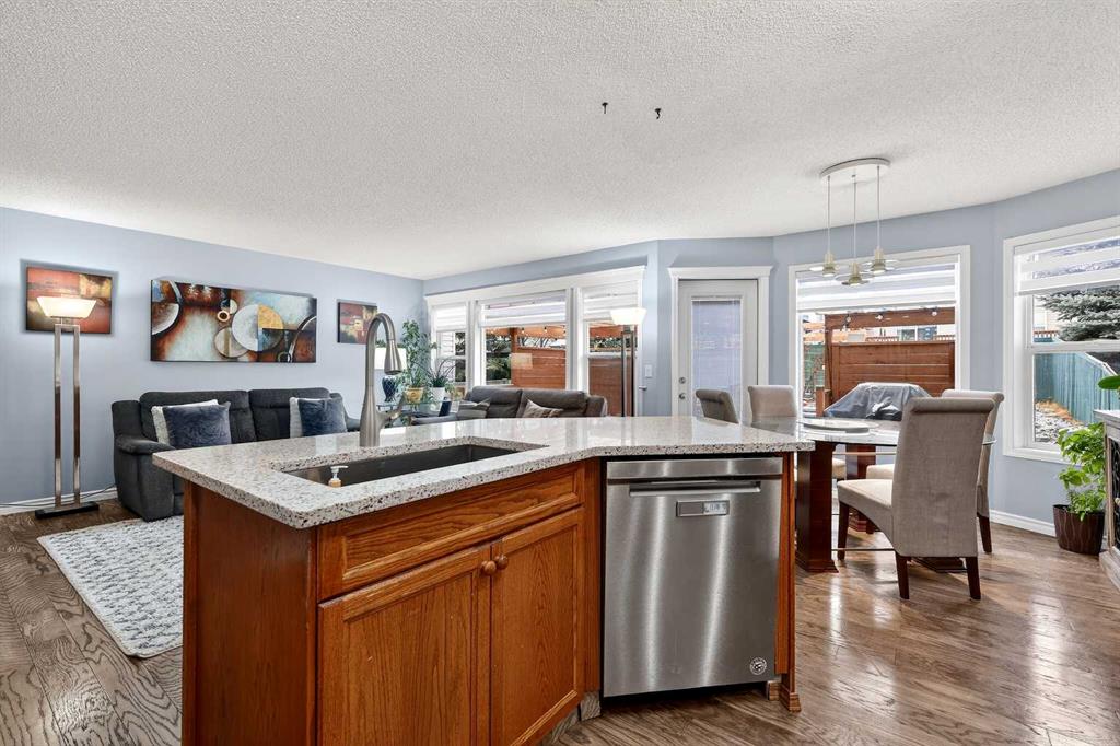 129 Bridlewood Way SW photo 4