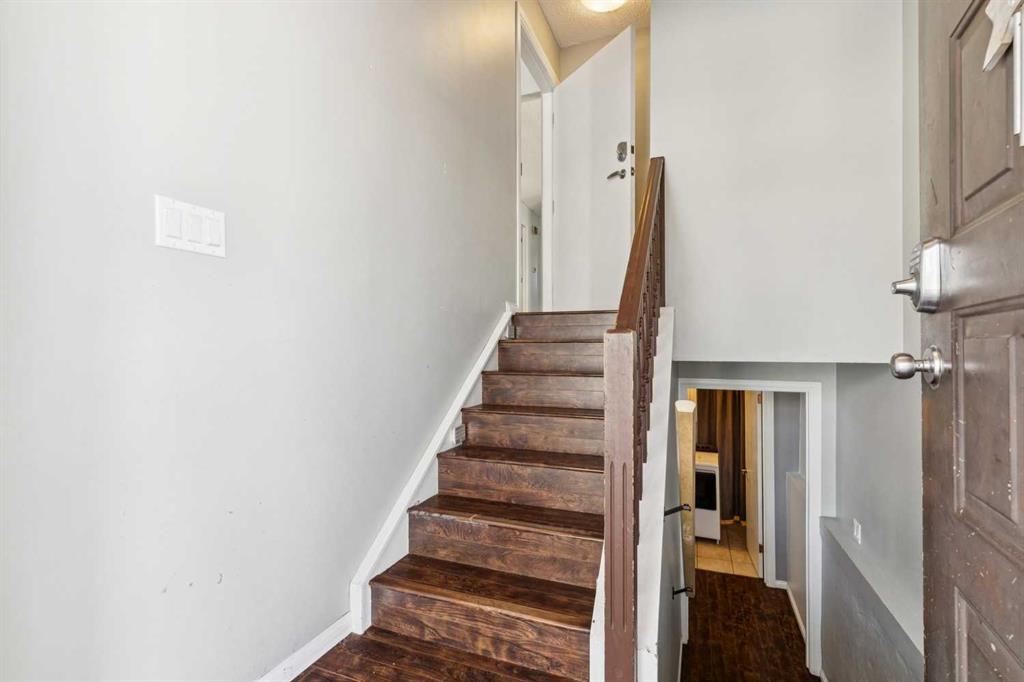 28 Templegreen Bay NE photo 2