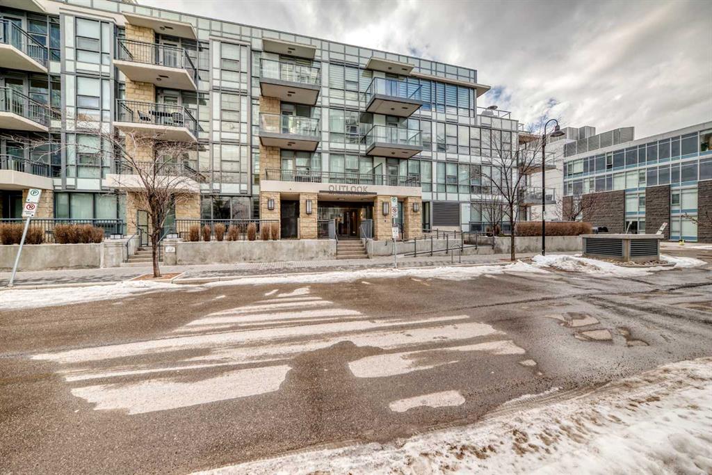 51 Waterfront Mews SW #110 photo 2
