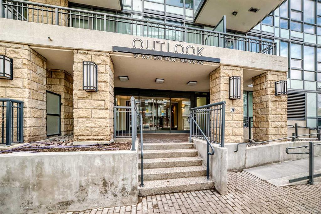 51 Waterfront Mews SW #110 photo 3