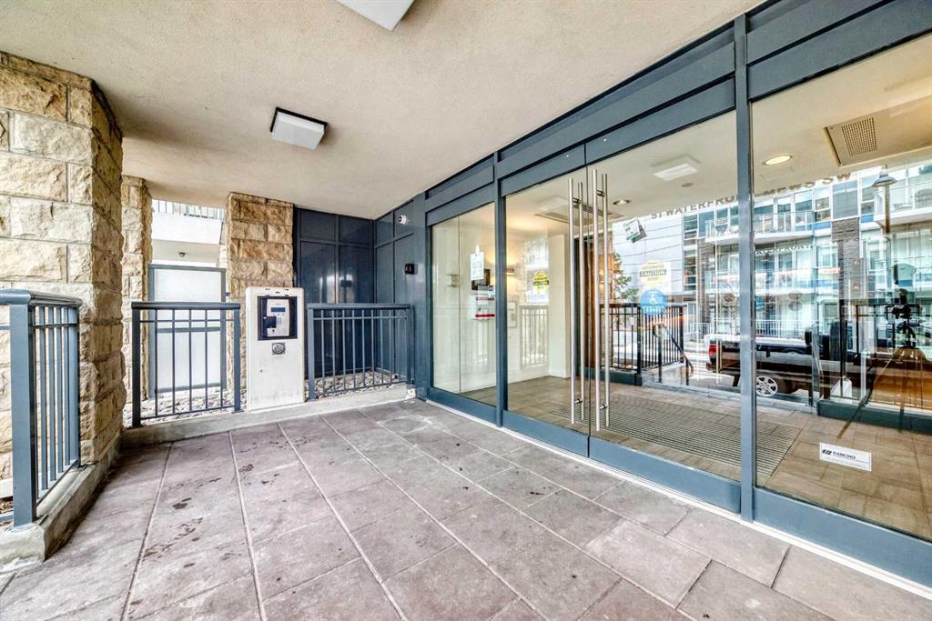 51 Waterfront Mews SW #110 photo 4