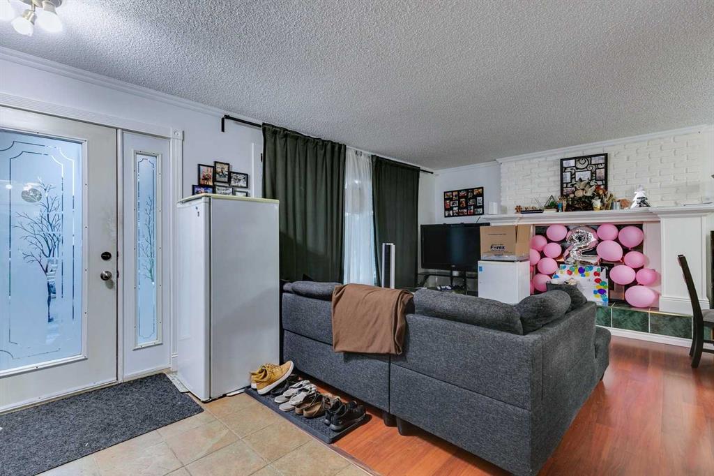 100 Allandale Close SE photo 2