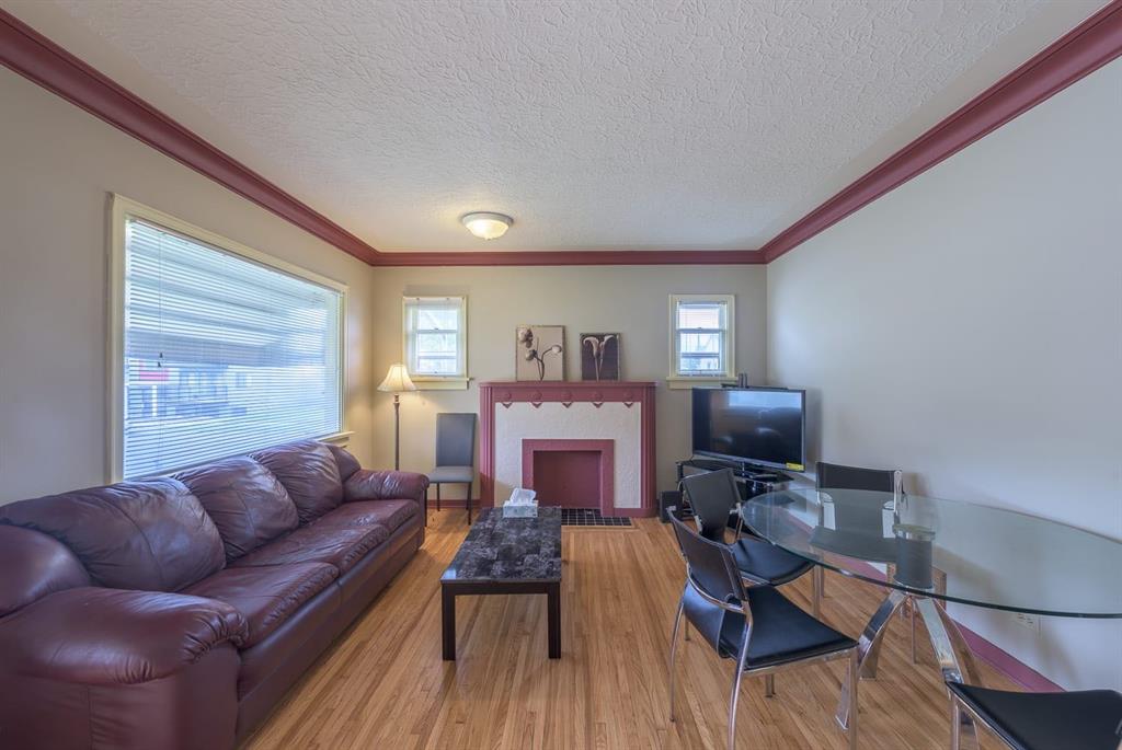 202 15 Avenue NE photo 3