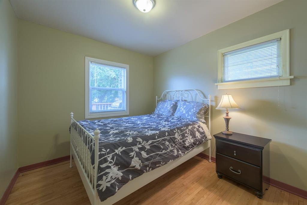 202 15 Avenue NE photo 5