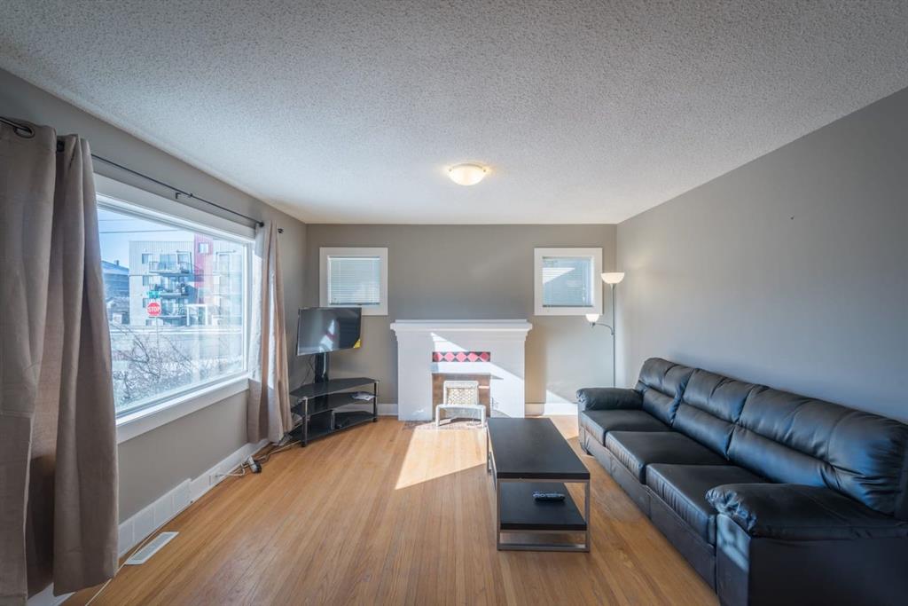 206 15 Avenue NE photo 4