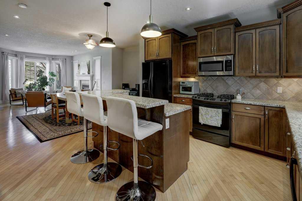 449 20 Avenue NE #104 photo 3