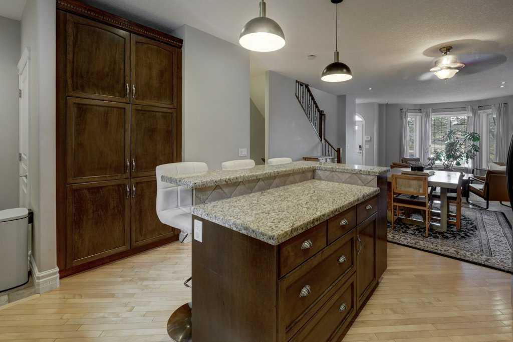 449 20 Avenue NE #104 photo 4