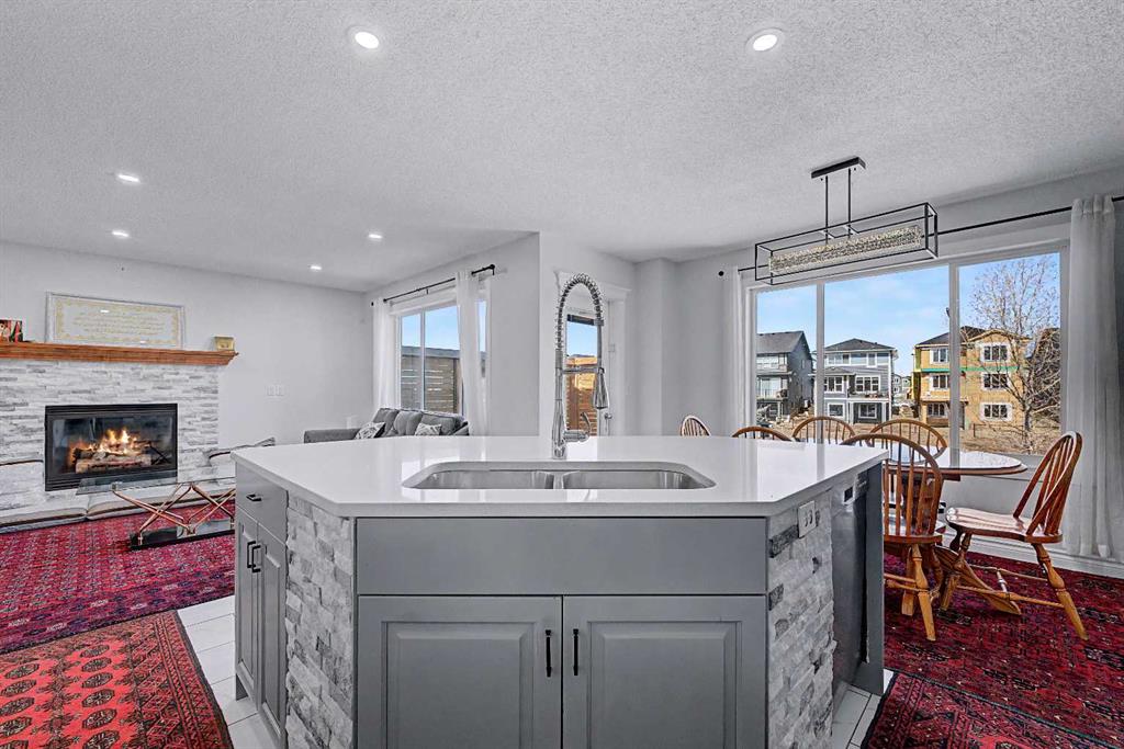 644 Luxstone Landing SW photo 3