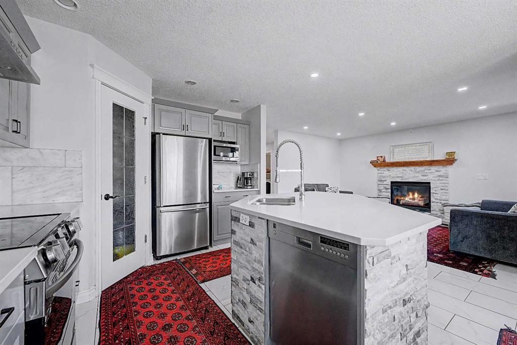 644 Luxstone Landing SW photo 4