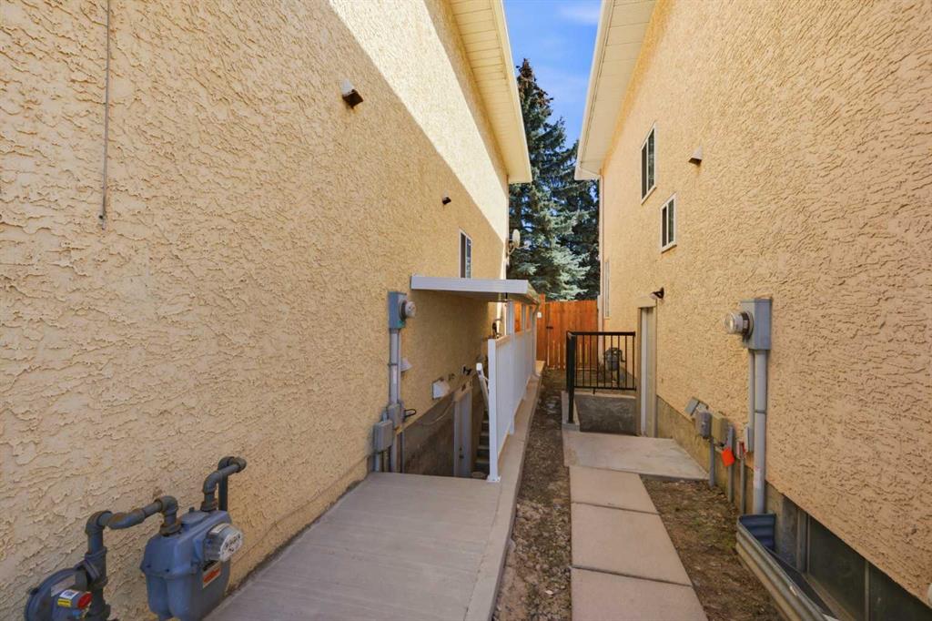 80 Martinglen Way NE photo 3