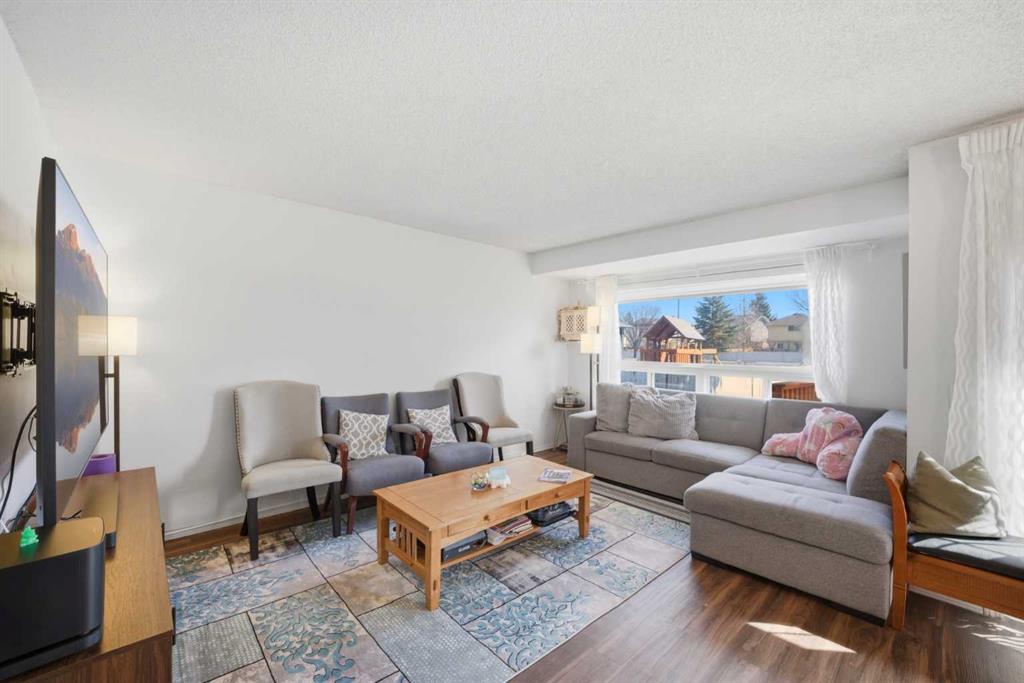 80 Martinglen Way NE photo 4