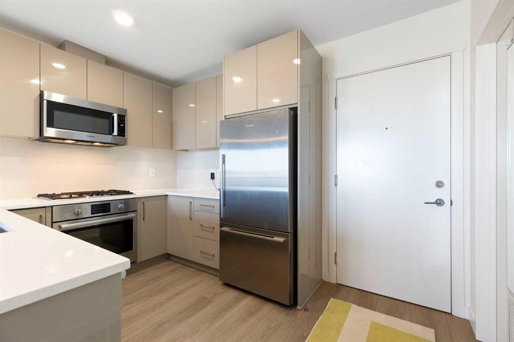 301 10 Street NW #611 photo 2