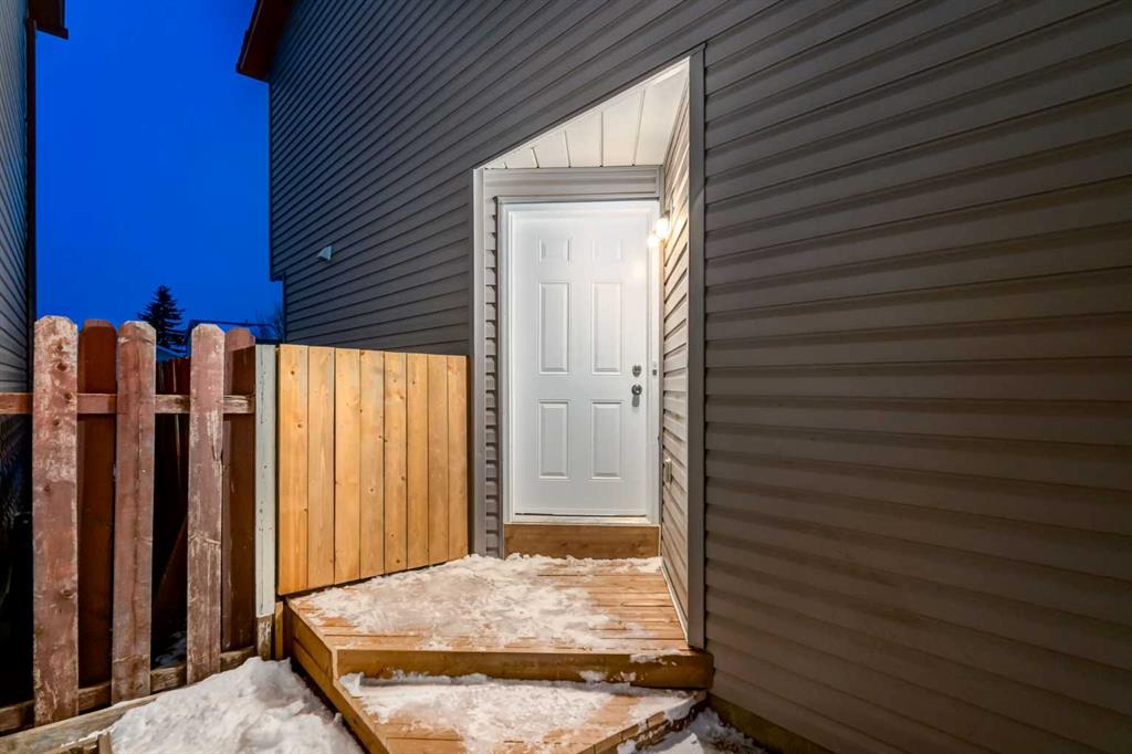 33 Martindale Court NE photo 3