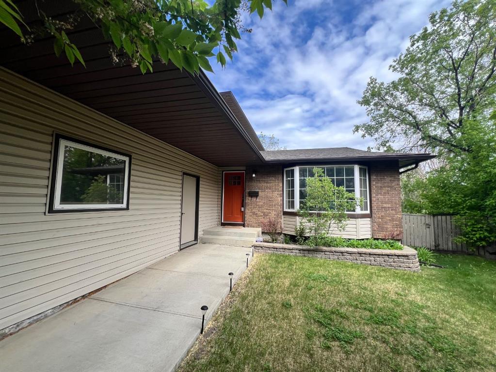 436 Ranchridge Bay NW photo 2