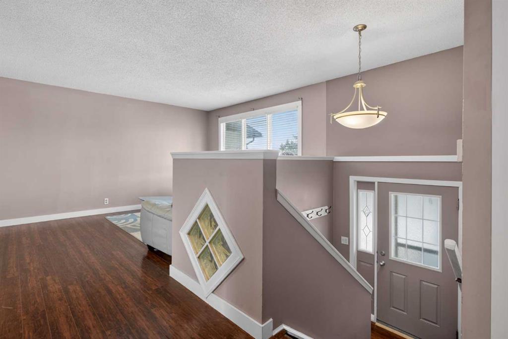 32 Fallingworth Court NE photo 5