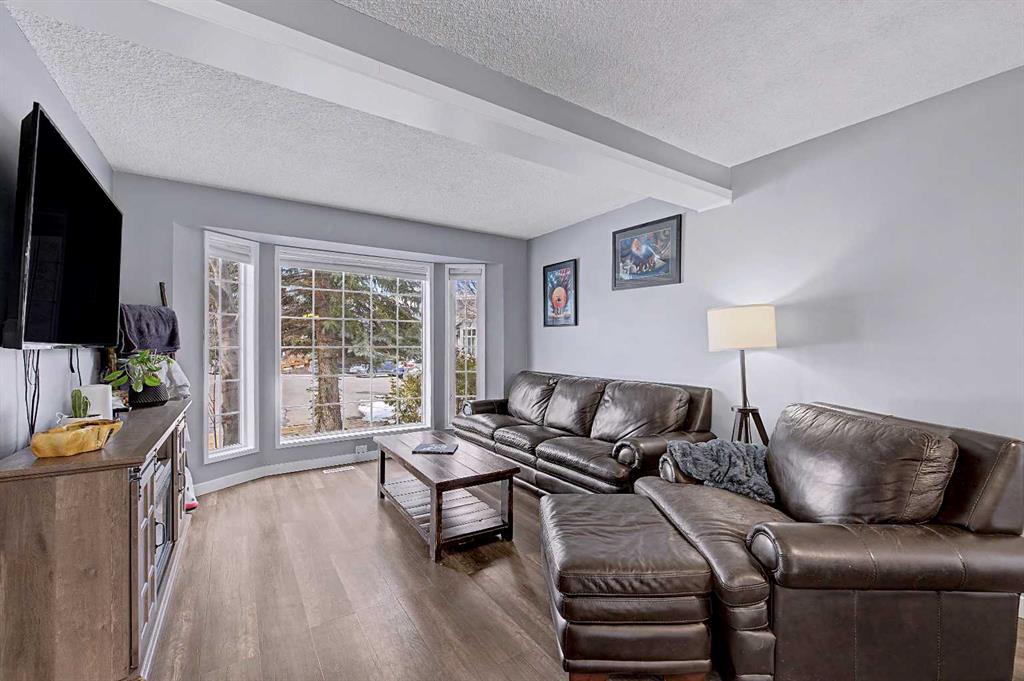 339 Coverdale Court NE photo 4