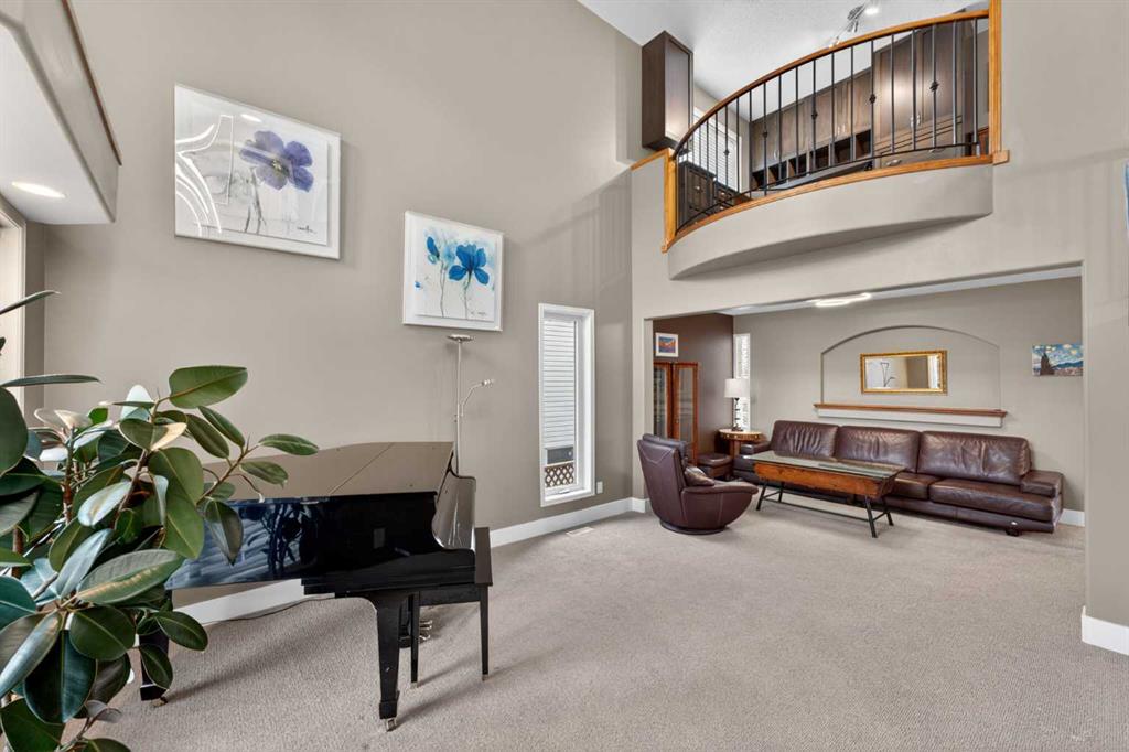 111 Valley Ponds Crescent NW photo 3
