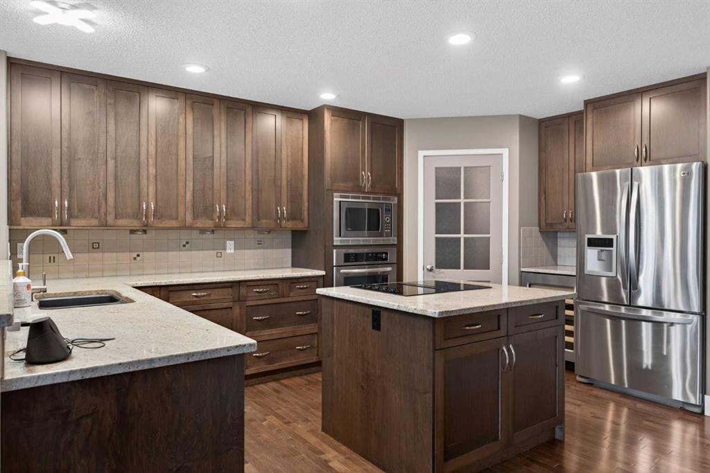111 Valley Ponds Crescent NW photo 4