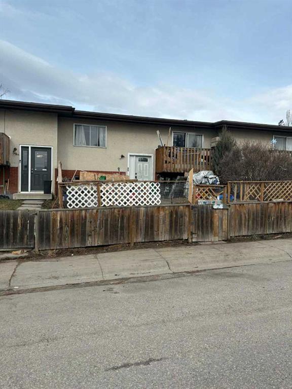 716B Raynard Crescent SE photo 2
