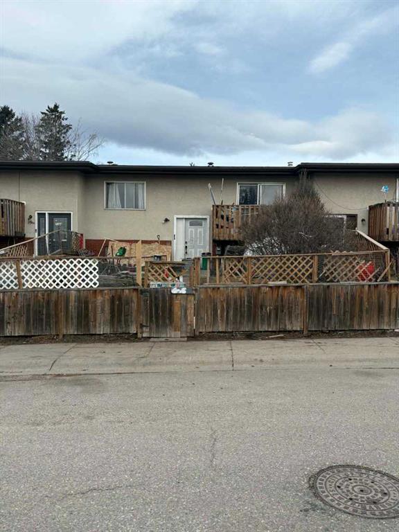 716B Raynard Crescent SE photo 3