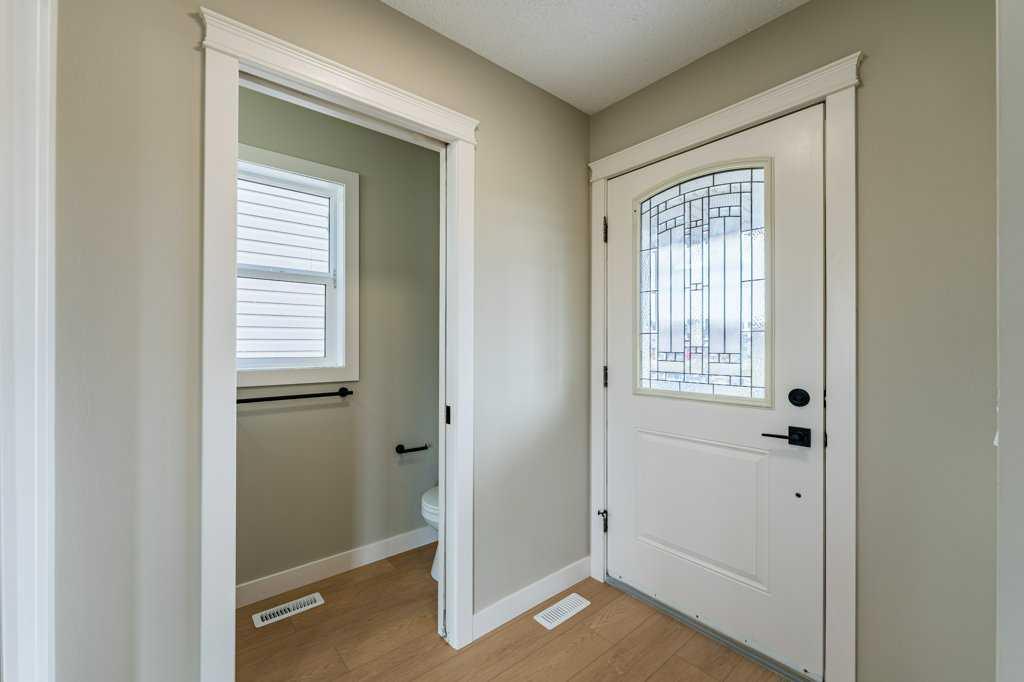 11 Saddlemont Close NE photo 2