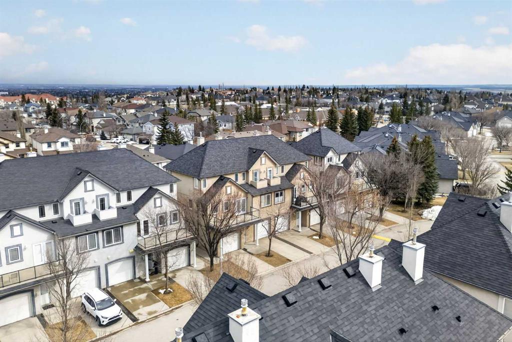34 Simcoe Place SW photo 2