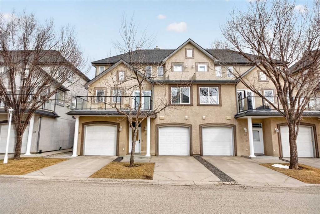 34 Simcoe Place SW photo 3