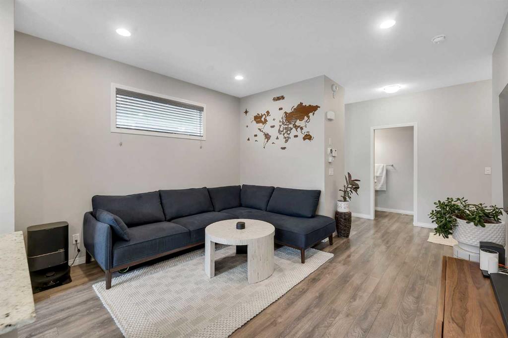 92 Legacy Glen Street SE photo 4